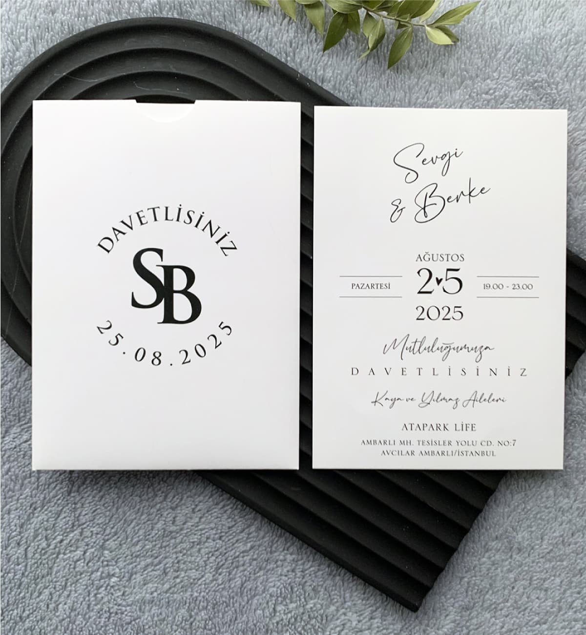 Dairesel Mühürlü Monogram Davetiye Modeli