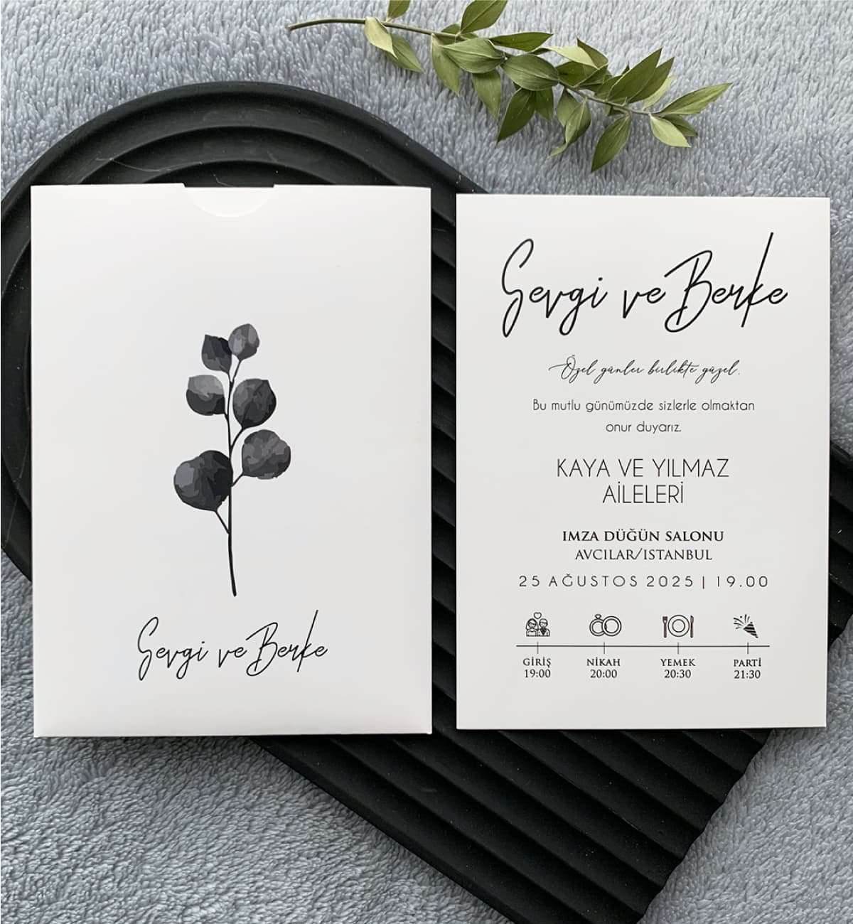 Siyah Yaprak Çizimli Davetiye Modeli