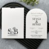 Zarif Çiçekli Monogram Oval Davetiye Modeli
