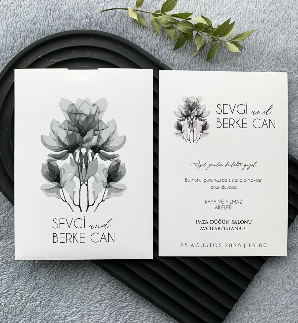 Siyah Beyaz Suluboya Çiçekli Davetiye Modeli