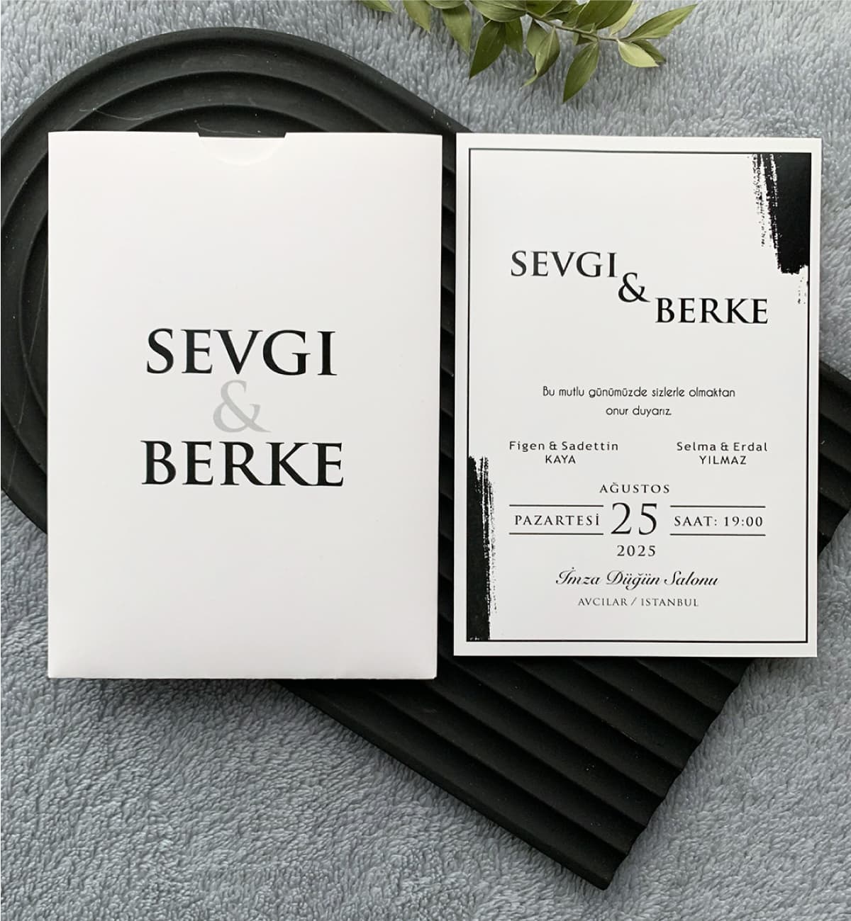 Siyah Beyaz Fırça Darbeli Davetiye Modeli