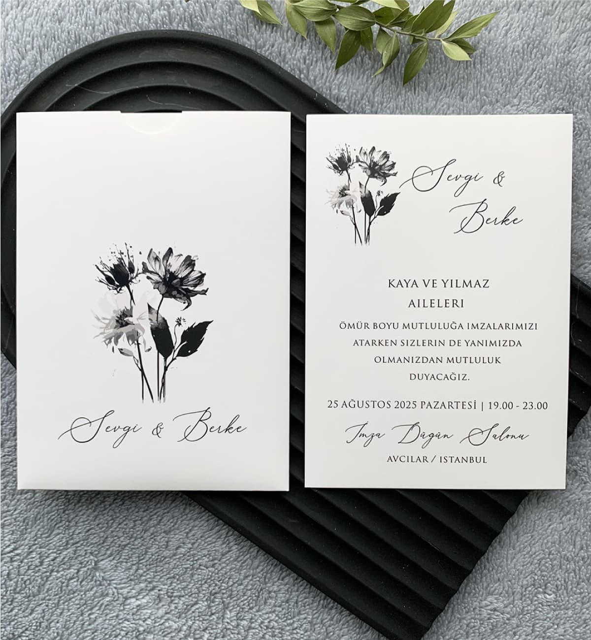 Romantik Siyah Beyaz Çiçekli Davetiye Modeli