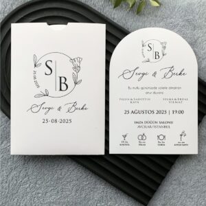 Zarif Çiçekli Monogram Oval Davetiye Modeli