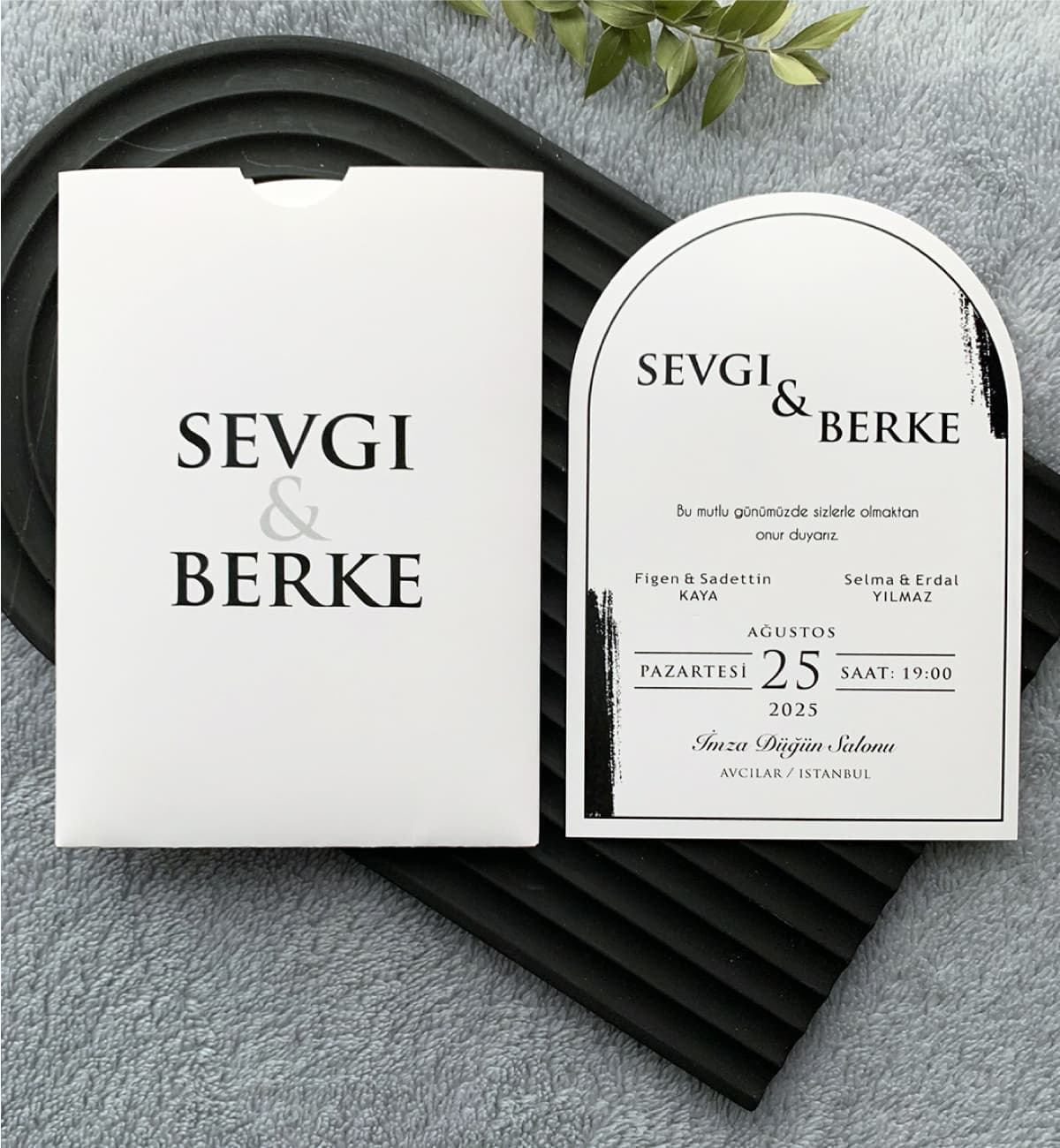 Siyah Beyaz Fırça Darbeli Oval Davetiye Modeli