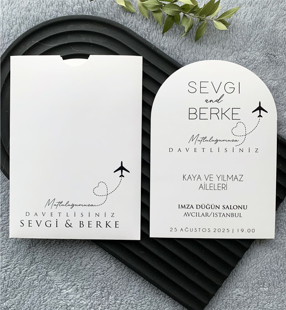 Uçak Figürlü Modern Oval Davetiye Modeli