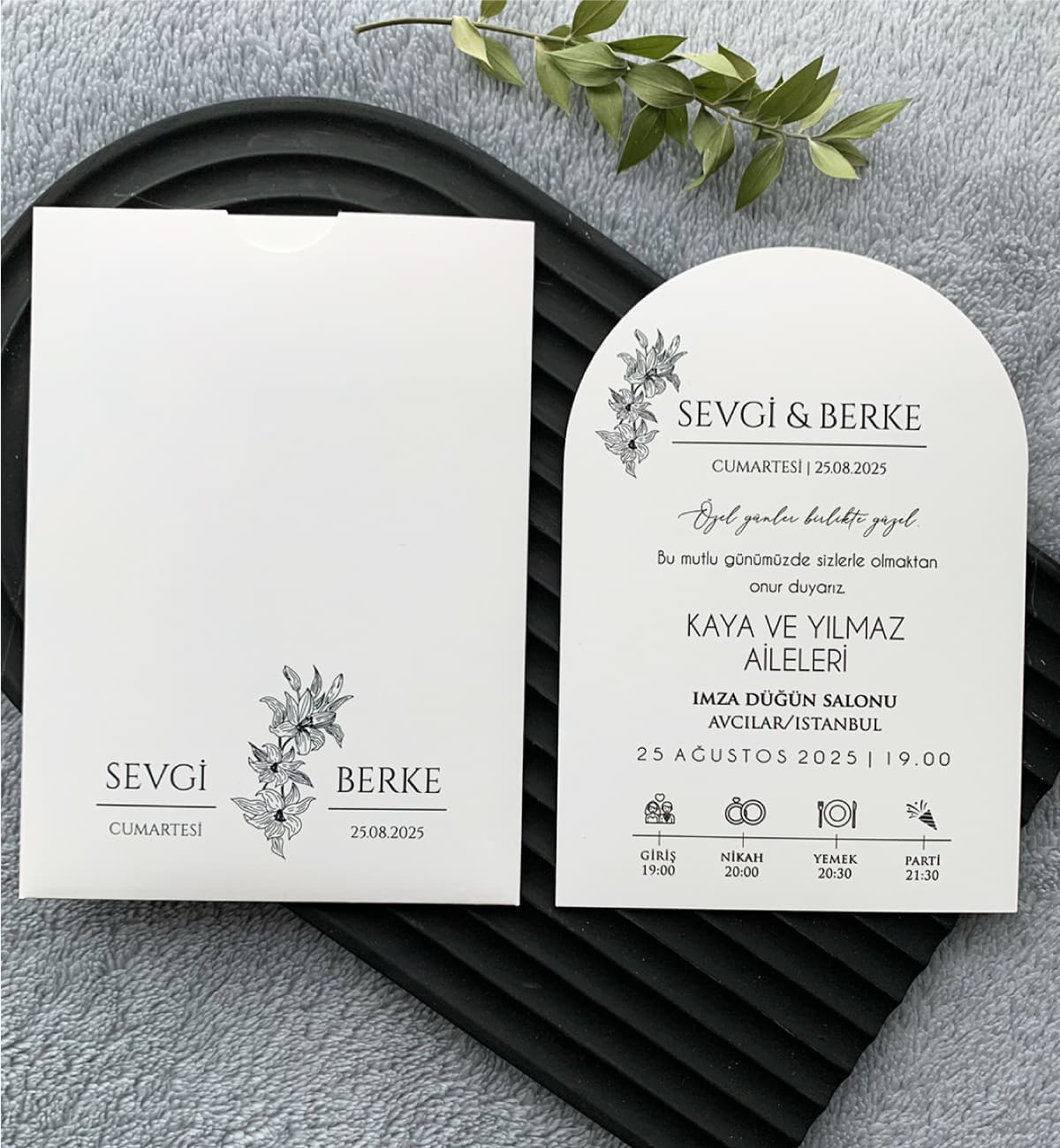 Modern Çiçek Çizimli Sade Oval Davetiye Modeli