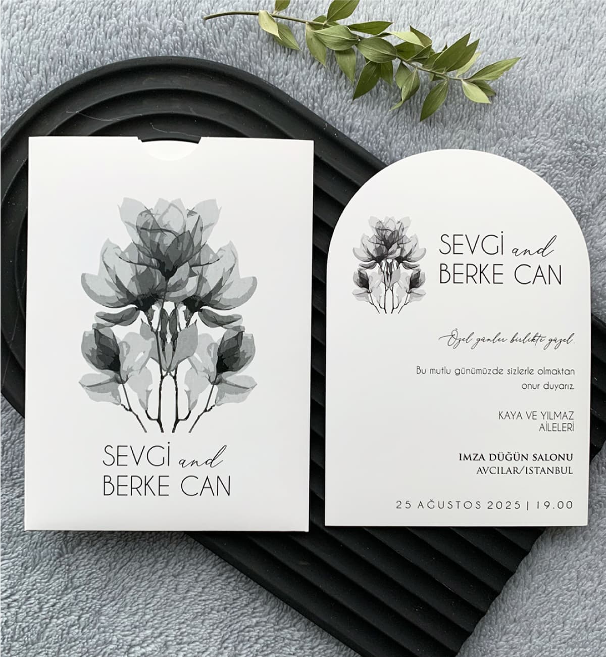 Siyah Beyaz Suluboya Çiçekli Oval Davetiye Modeli