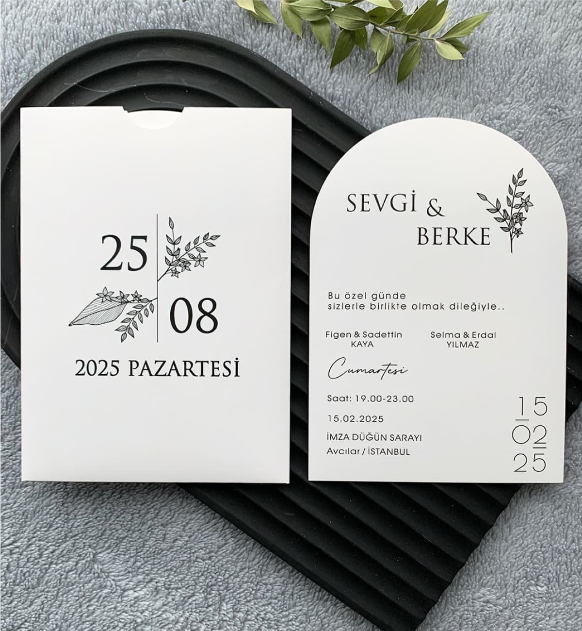 Modern Botanik Desenli Oval Davetiye Modeli